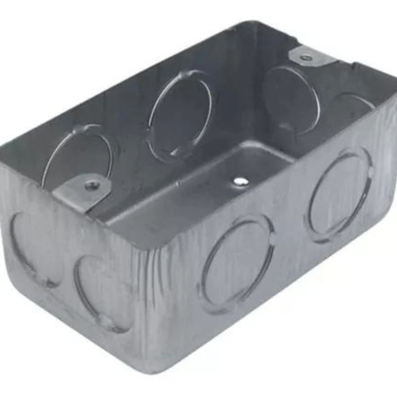 Caja metálica rectangular estandar pintada liviana